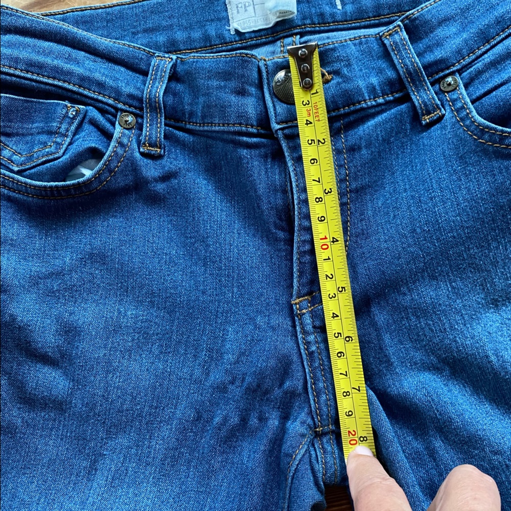 Free People Women’s Denim Flare Jeans with Frayed Hem. Size 27 - Picture 10 of 10